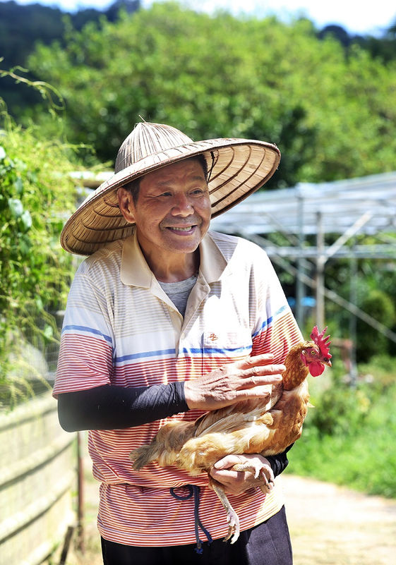 想吃什麼就種什麼 壯年轉職當農夫 他在學術殿堂旁種田 樂活島